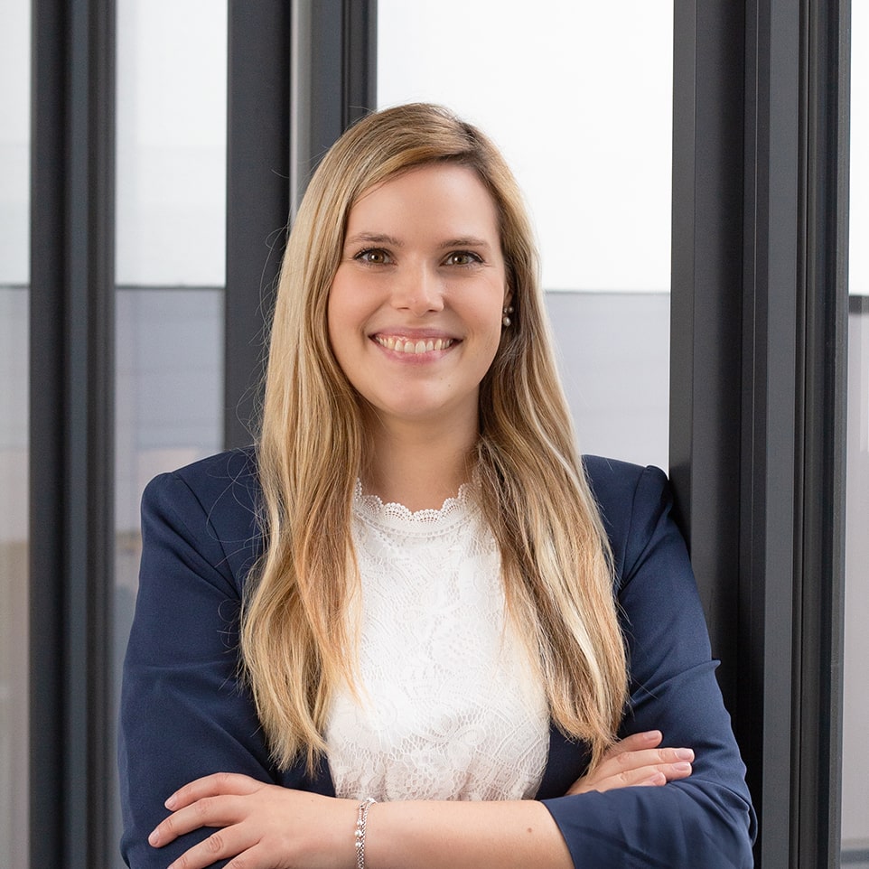 Frau Carina Heudecker